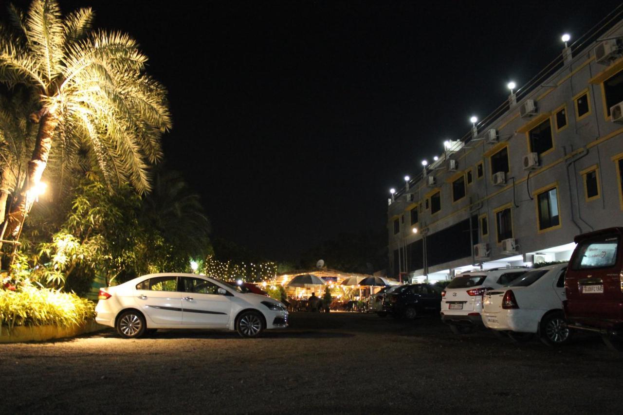 Hotel Silver Resort Daman Exterior photo