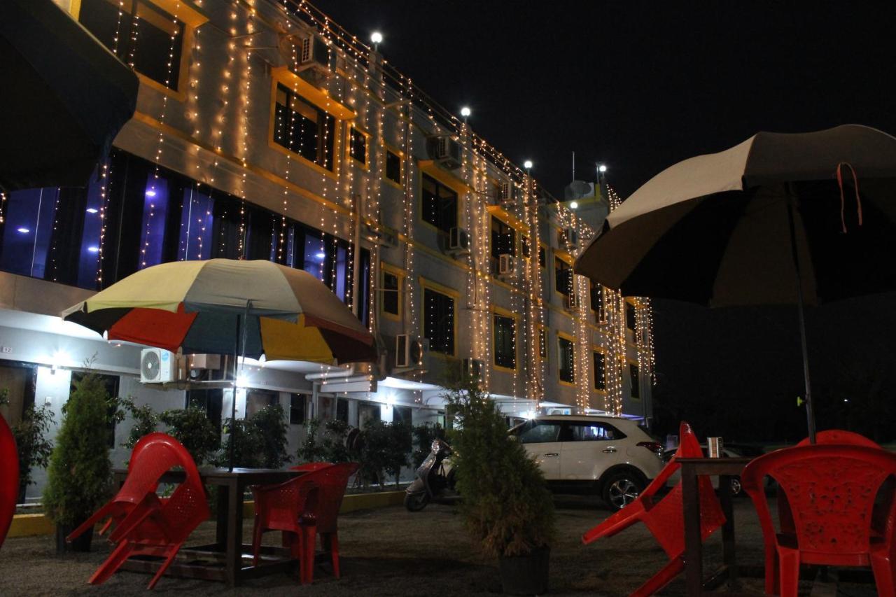 Hotel Silver Resort Daman Exterior photo